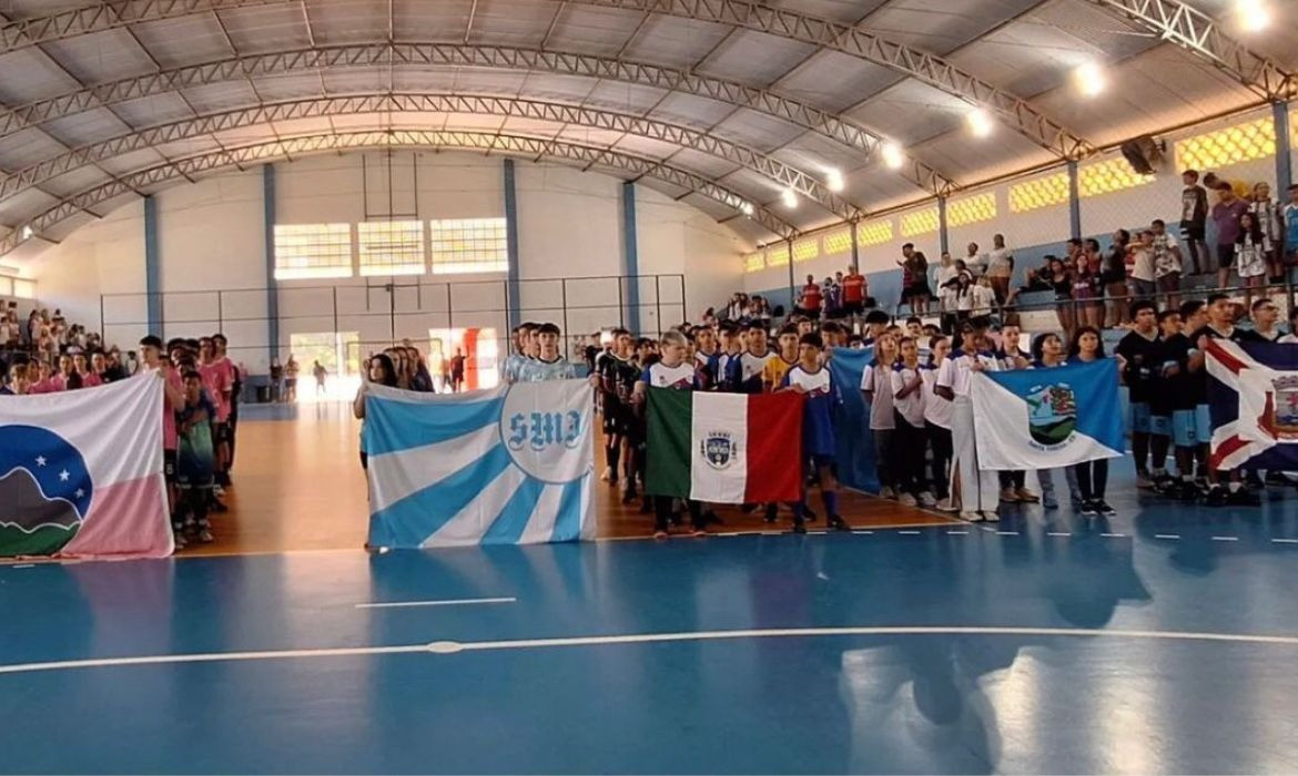 Estudantes de Aracruz iniciam a fase regional dos Jogos Escolares do Espírito Santo (JEES)