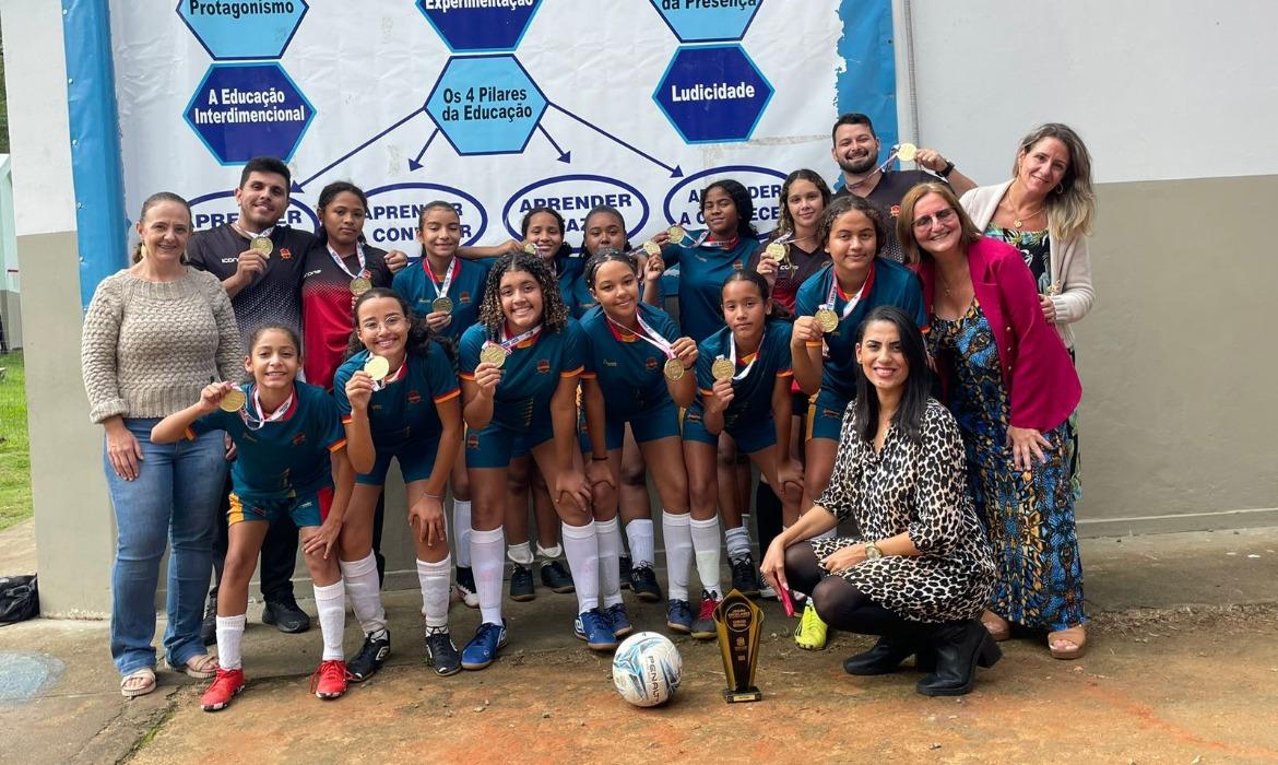 Futsal feminino do CMEBTI Esther Nascimento dos Santos é campeão do JEES e representará Aracruz no Estadual