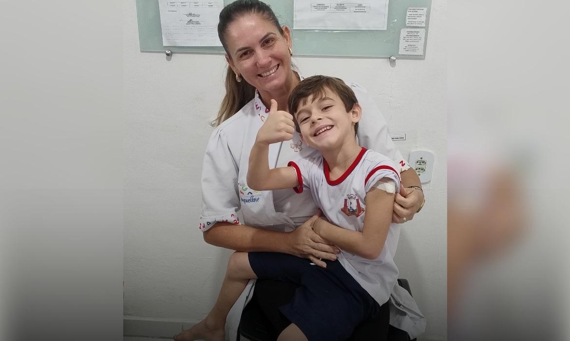 Mais saúde e proteção: vacinação contra a gripe já começou nas escolas da rede municipal