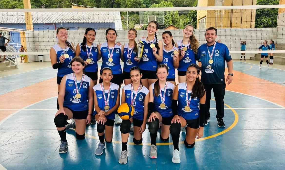 Equipes escolares embarcam para Guarapari rumo à Fase Final dos Jogos Escolares do ES