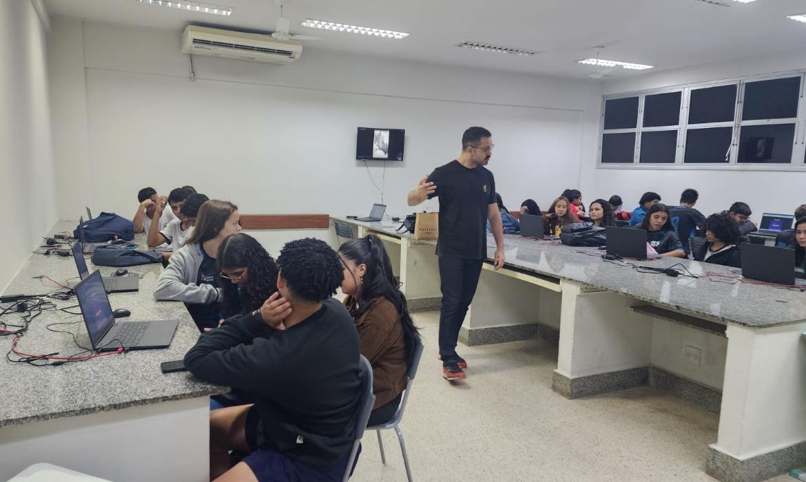 Plataforma Discola: estudantes da Rede Municipal de Ensino participam de atividades dinâmicas e interativas de fomento à prática do estudo