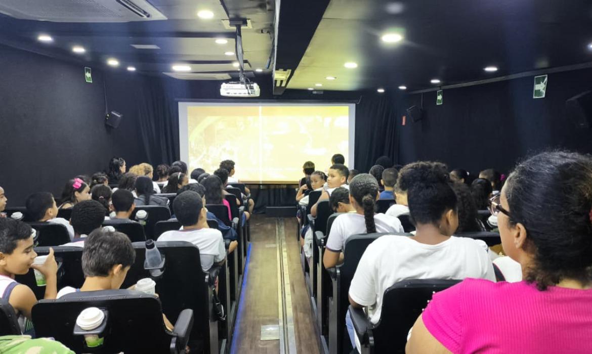 Estudantes da Rede Municipal de Ensino são contemplados com acesso à arte cinematográfica e à cultura