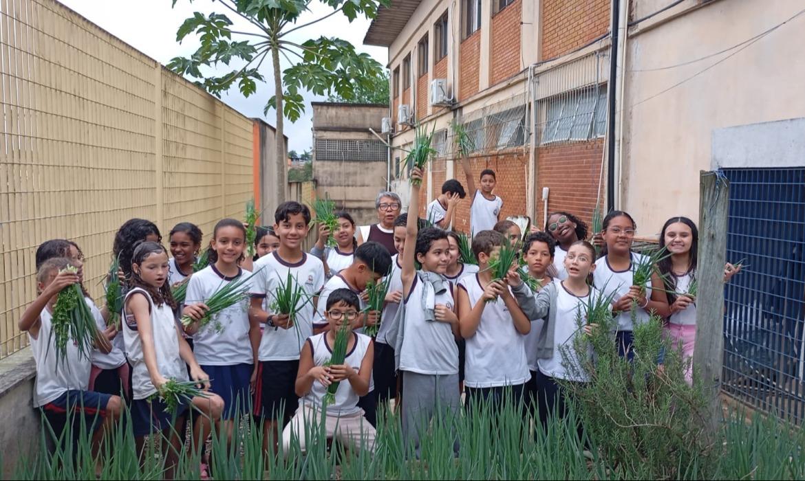 Escolas da Rede Municipal de Ensino intensificam práticas de preservação do meio ambiente com o incentivo a hábitos alimentares saudáveis