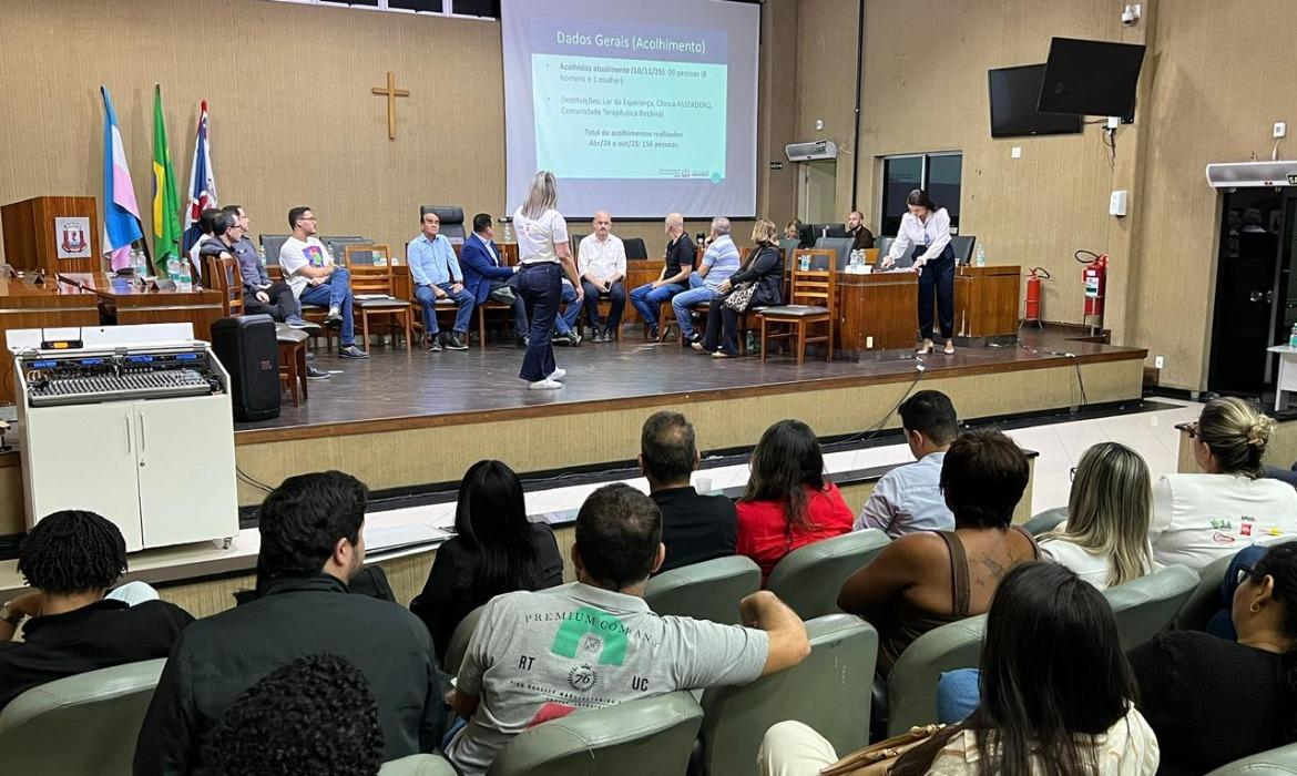 Debate sobre Pessoas em Situação de Rua reúne autoridades e representantes da sociedade civil na Câmara Municipal