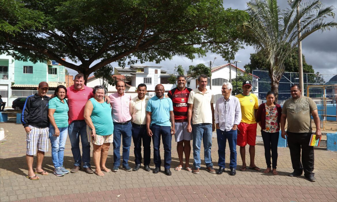 Moradores do bairro Guanabara apresentam as demandas ao prefeito Dr. Coutinho