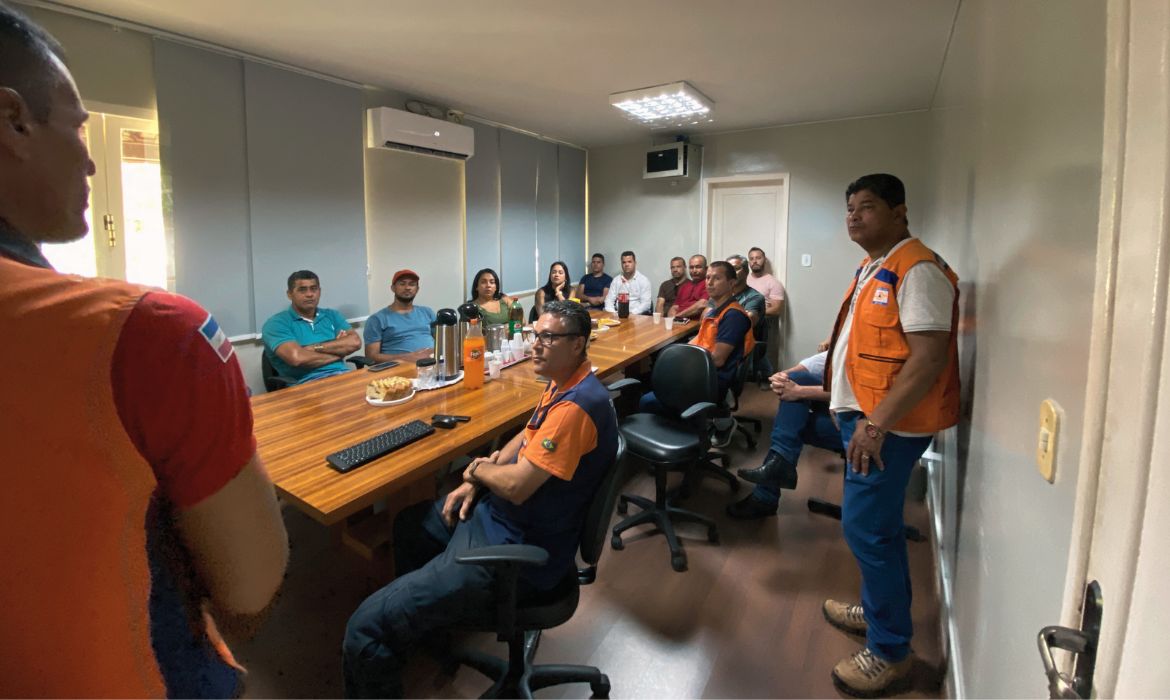 Defesa Civil de Aracruz se reúne com Coordenadores Regionais  para fortalecer ações de prevenção e assistência
