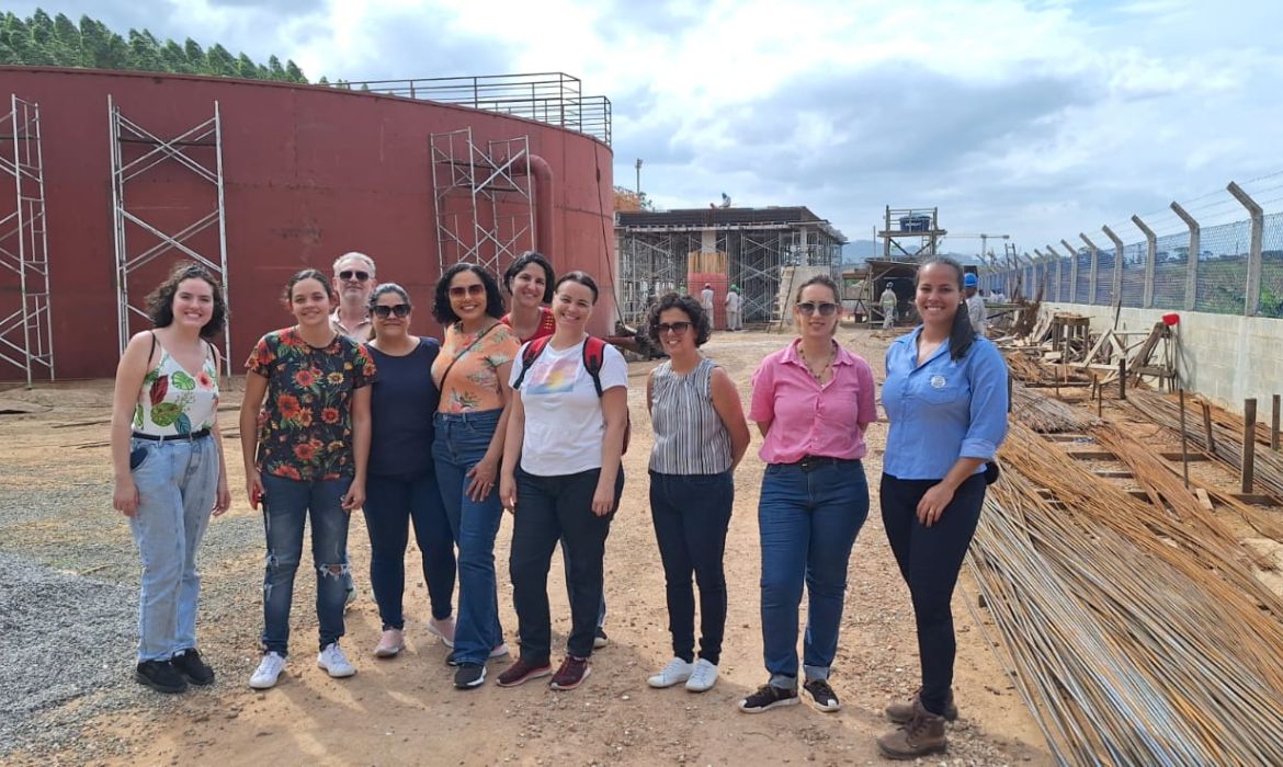 Professores da Rede Municipal de Ensino participam de visita técnica em obras de macrodrenagem