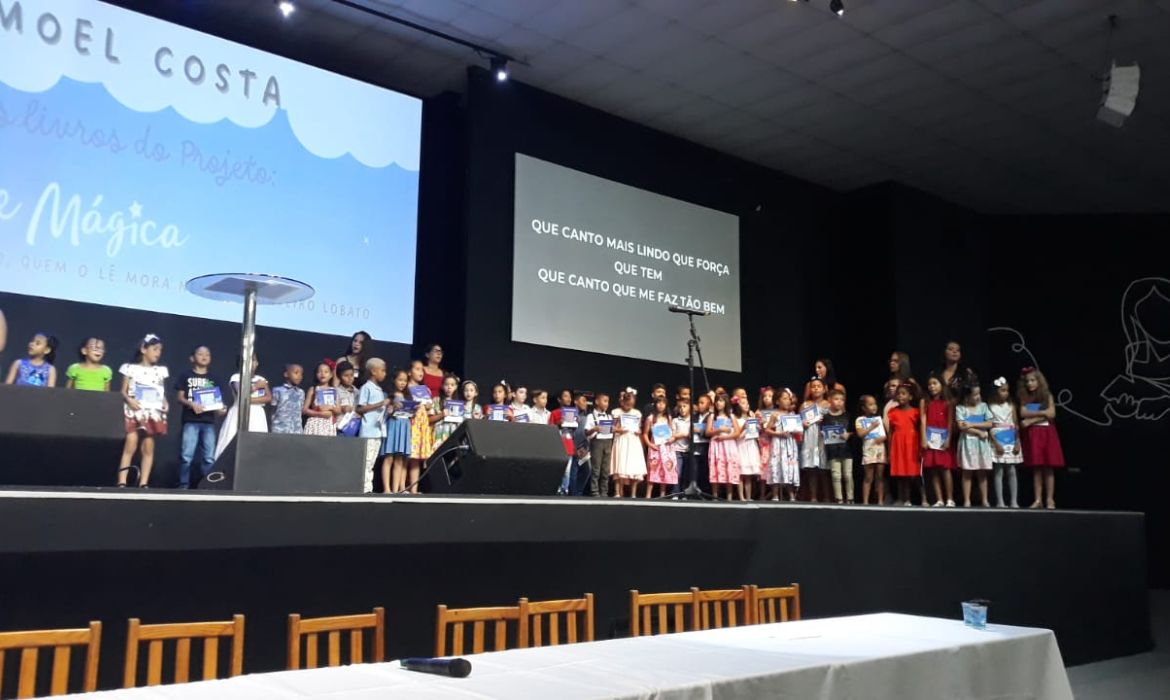 Projeto Estante Mágica: escola Samoel Costa promove cerimônia de lançamento de livros