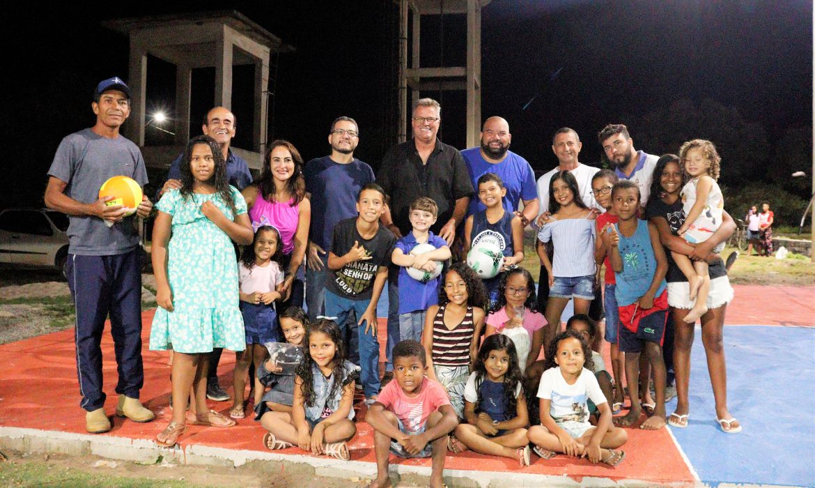 Assentamento, em Vila do Riacho, recebe academia popular e iluminação de LED no campinho de areia