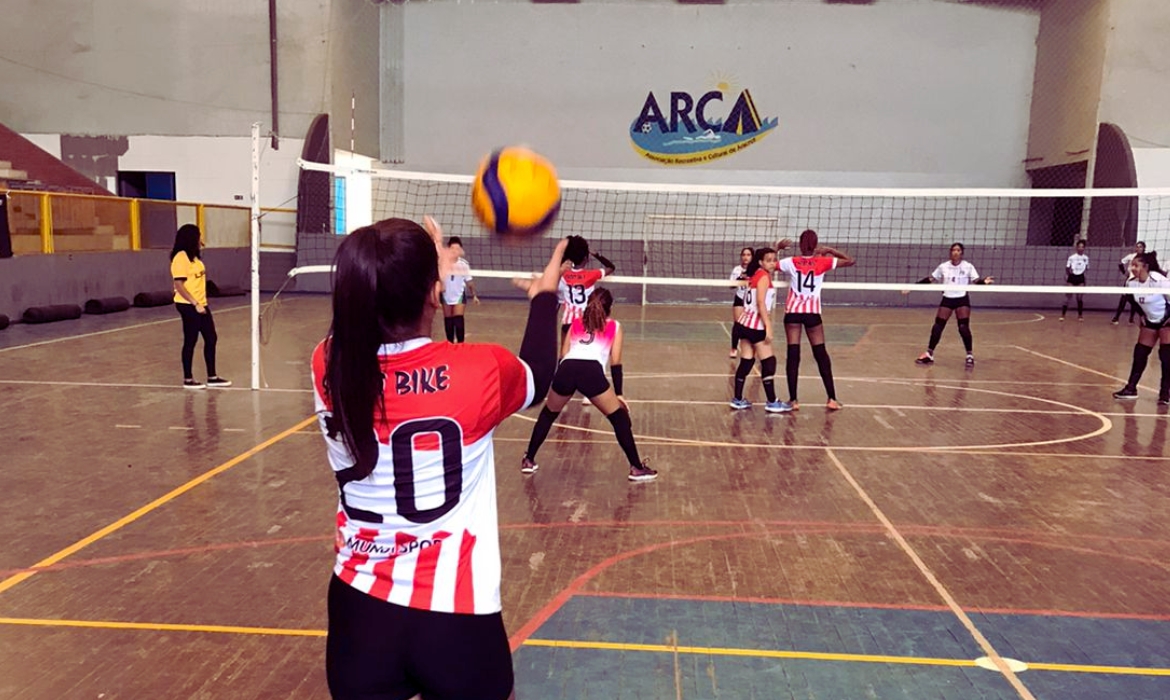 Aracruz movimenta voleibol na cidade com torneio interbairros