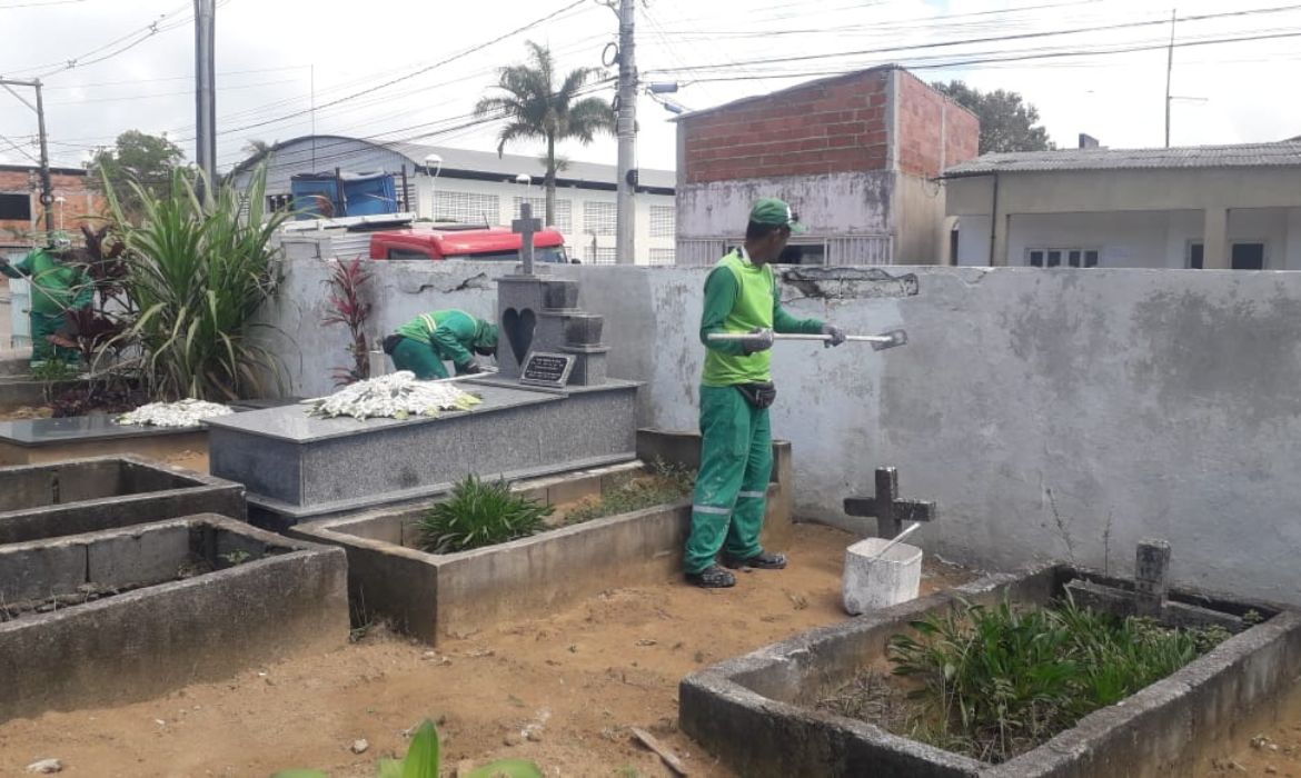 Finados: Prefeitura realiza limpeza, manutenção e reparos nos cemitérios municipais