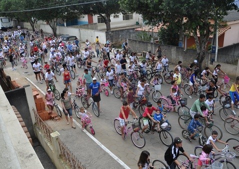Passeio Ciclístico marca início do projeto “Família na Escola” em Jacupemba 