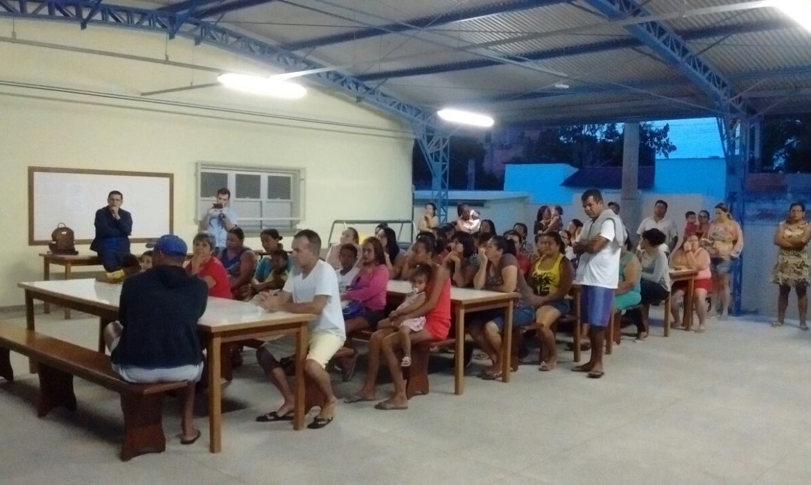 Prefeitura e comunidade se reúnem para discutir obra da escola de Barra do Riacho
