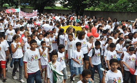 Caminhada em Aracruz marca o Dia de Luta contra a Aids e mobiliza população contra a discriminação e preconceito