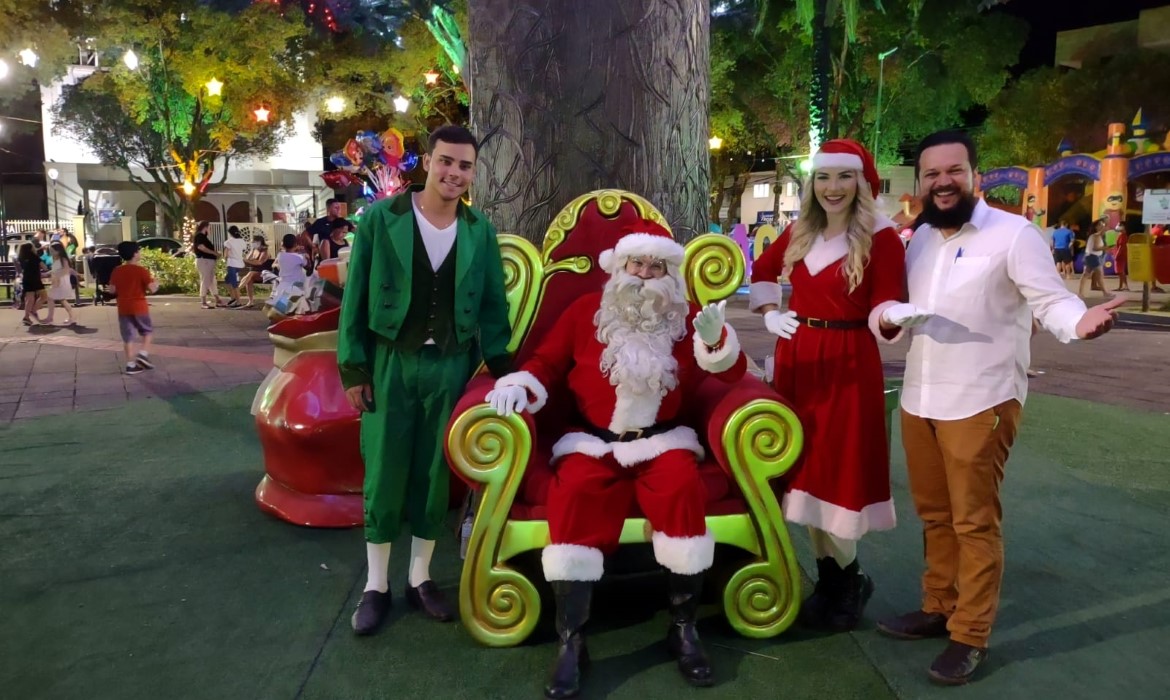Natal Luz Aracruz: Papai Noel estará na praça aos finais de semana para receber as famílias aracruzenses 