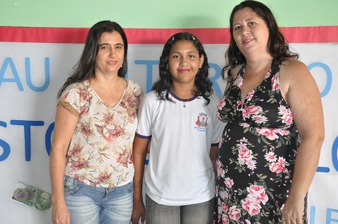 Aluna da escola Paulo Freire recebe medalha de bronze na Olimpíada Brasileira de Matemática das Escolas Públicas