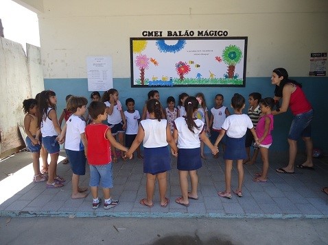 Escola “Balão Mágico” realiza “Histórias que cantam e encantam” na Oficina de Artes em Coqueiral