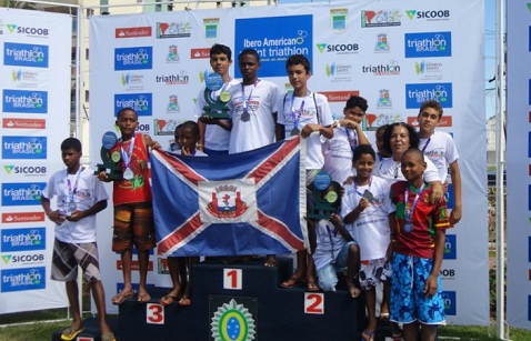 Alunos da rede municipal vencem competição de Aquathlon e Triathlon em Vila Velha