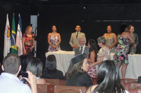 Alunos do curso de Artes Visuais do Polo UAB Aracruz colam grau na Ufes