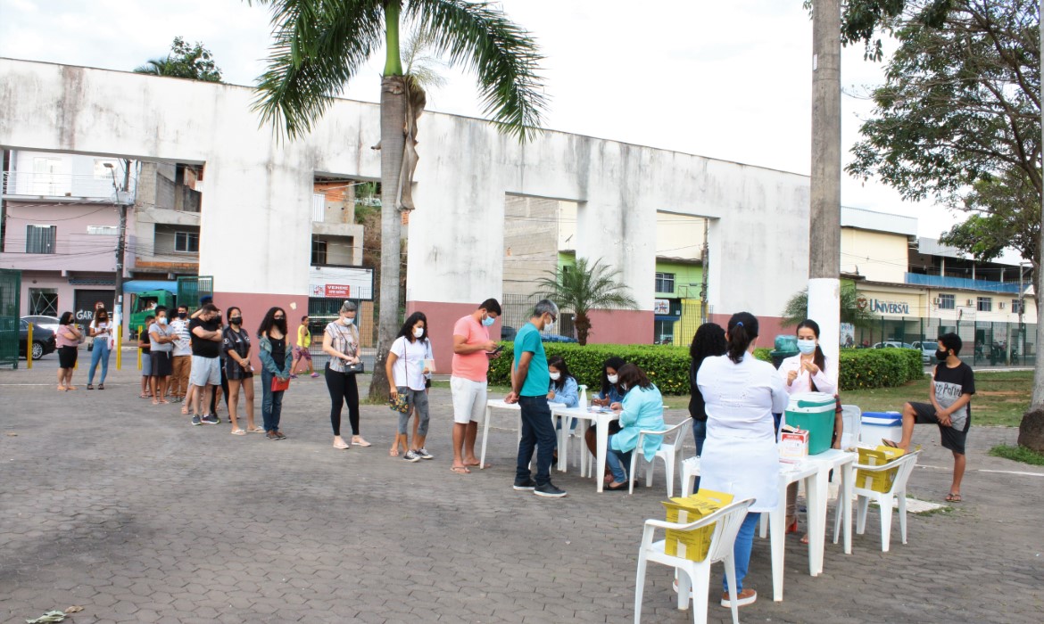 Cerca de 1400 pessoas receberam a vacina contra a Covid-19 neste final de semana em Aracruz 