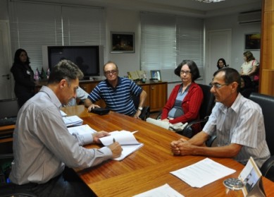 Prefeito assina projeto de lei para doação de área para construção do CEAR de Guaraná