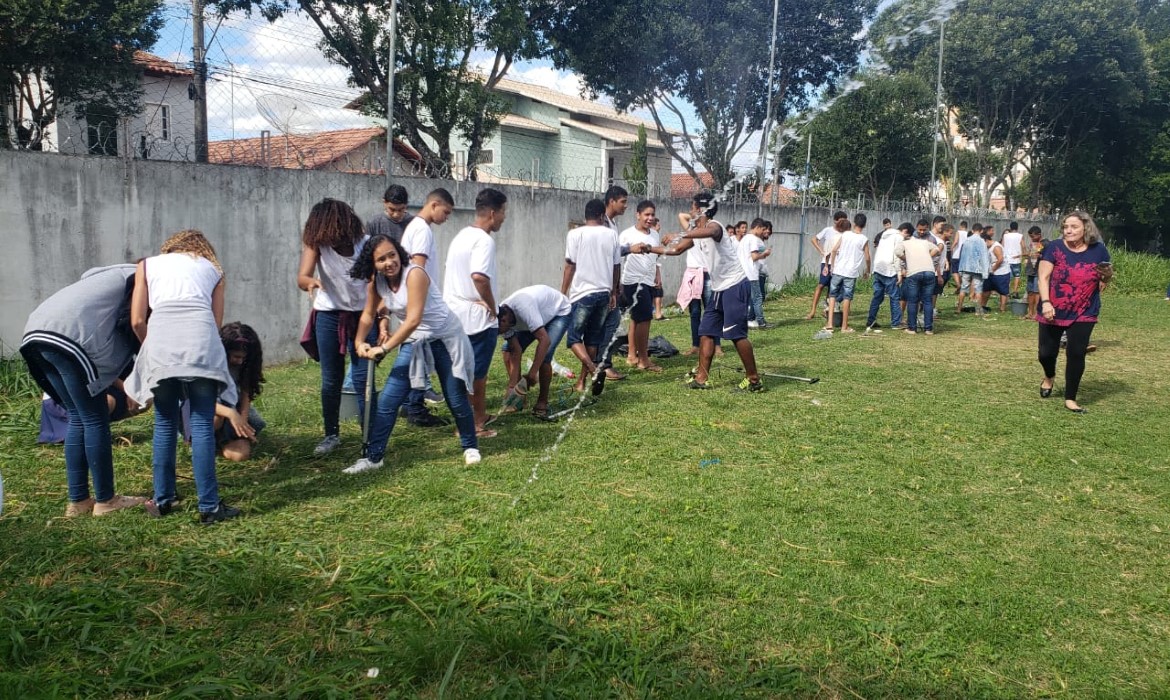 Alunos dos 8ᵒˢ Anos fazem “Torneio de Lançamento de Foguetes”