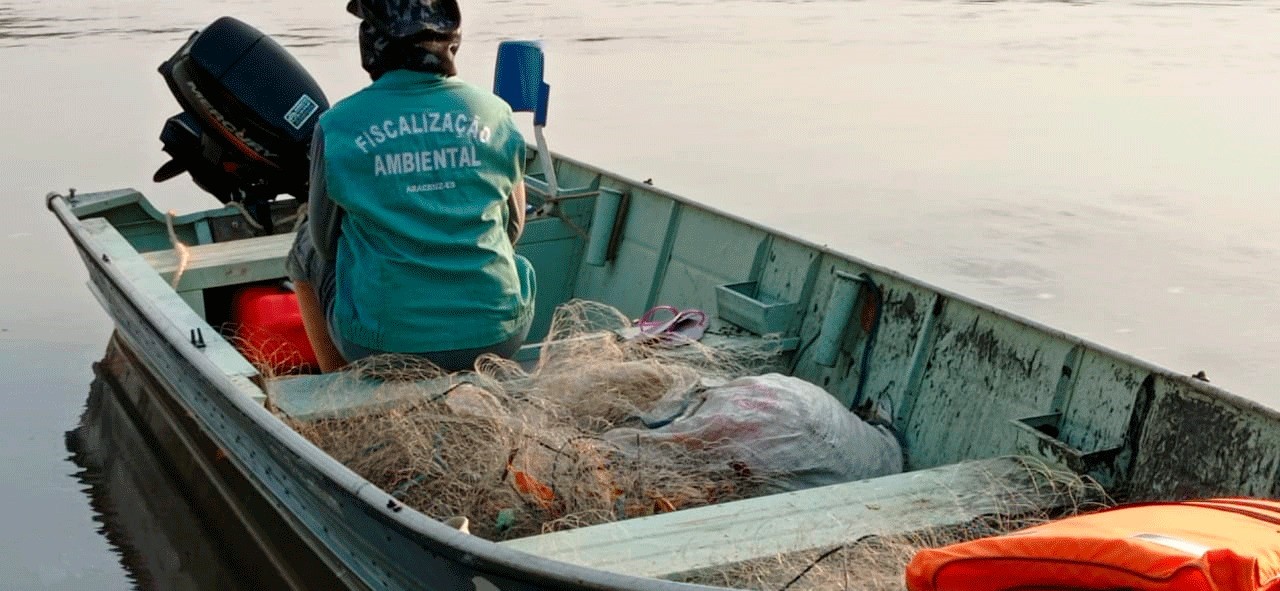 Barcos da Fiscalização Ambiental apreendem redes de pesca 