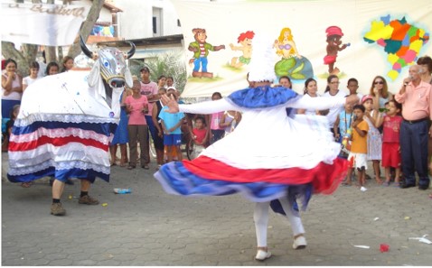 Espetáculo com o Boi Encantado e o Rodopiante marcam o encerramento da Semana do Folclore em Jacupemba