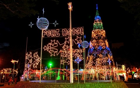 Abertura do Natal Luz Aracruz será neste sábado (04), com Papai Noel e grande show na Praça da Paz